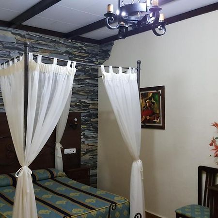 Hostal El Lirio Bollullos Par del Condado Bagian luar foto