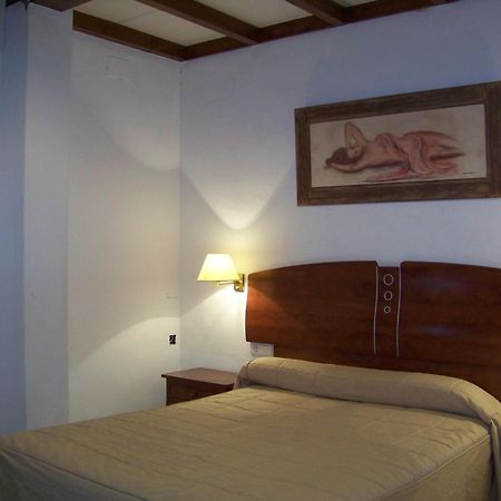 Hostal El Lirio Bollullos Par del Condado Bagian luar foto