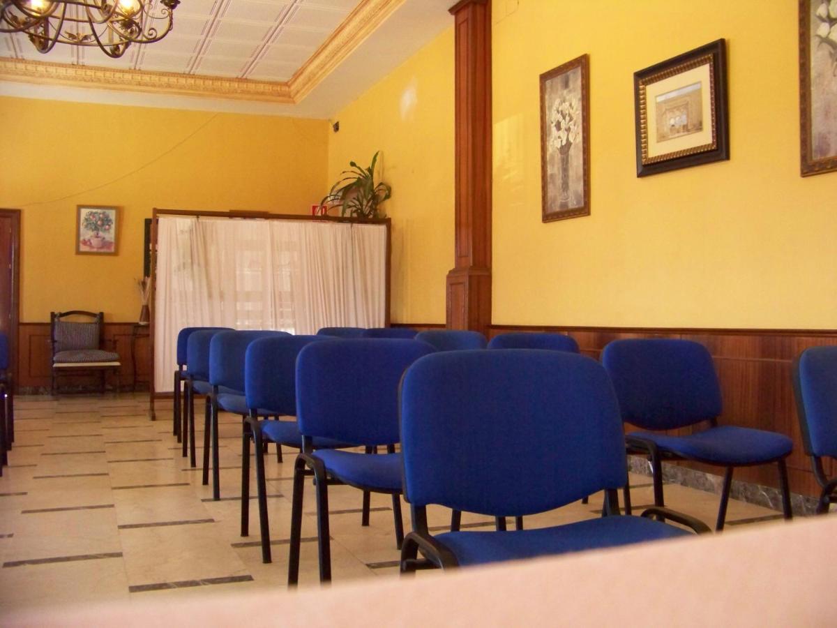 Hostal El Lirio Bollullos Par del Condado Ruang foto