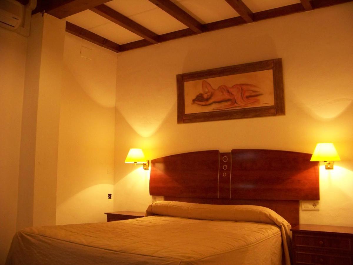 Hostal El Lirio Bollullos Par del Condado Ruang foto