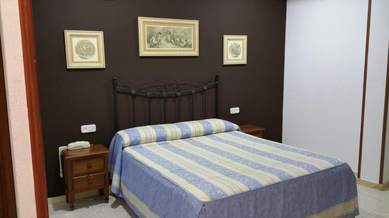 Hostal El Lirio Bollullos Par del Condado Bagian luar foto