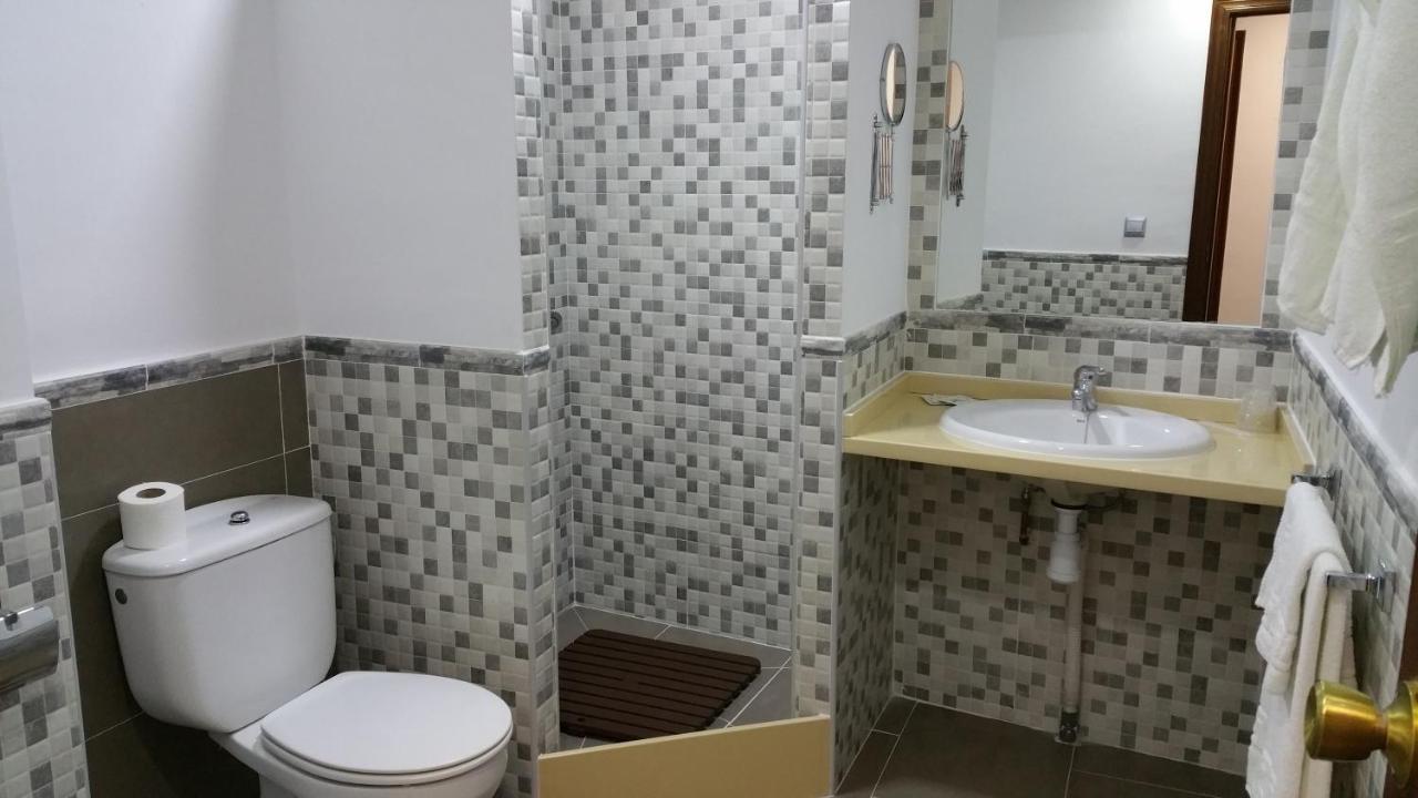 Hostal El Lirio Bollullos Par del Condado Bagian luar foto