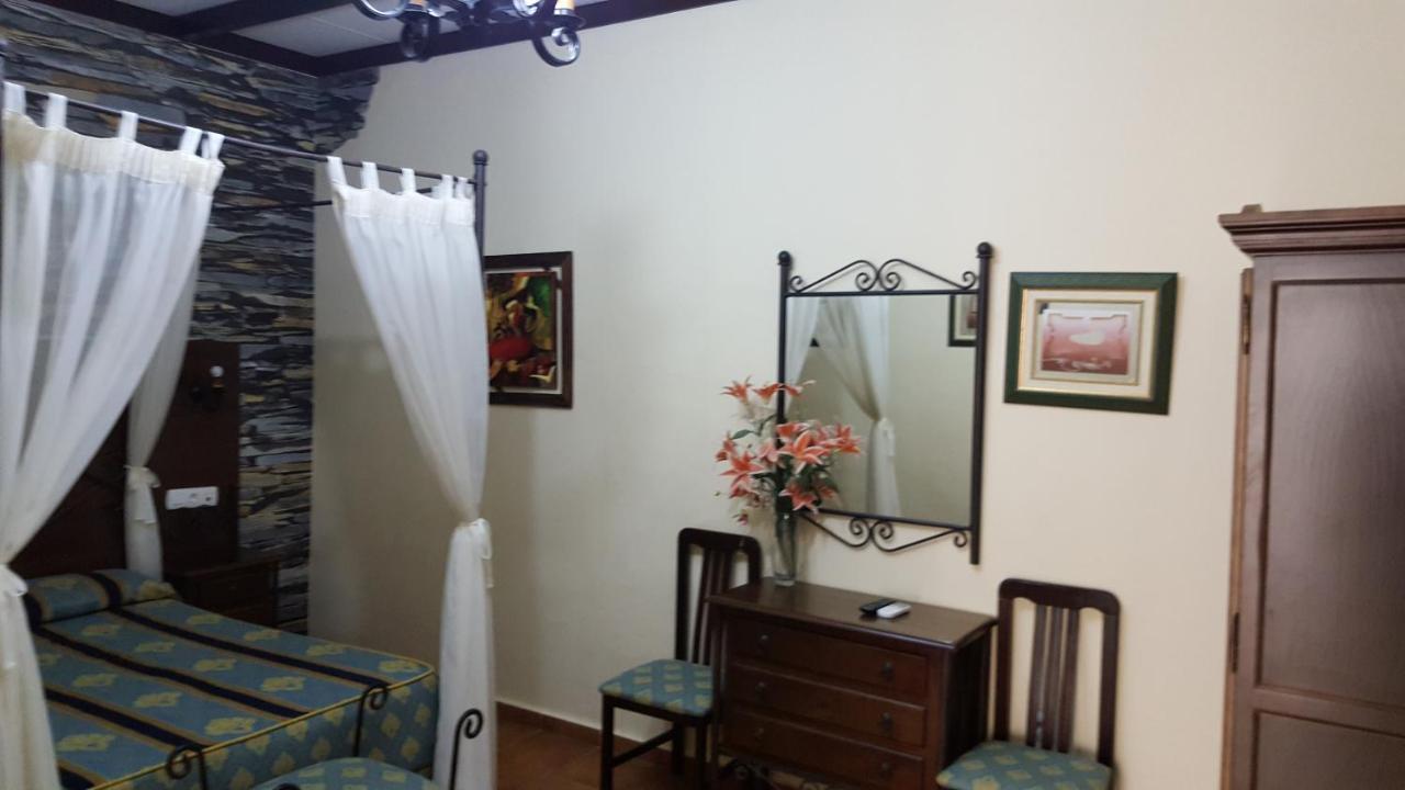 Hostal El Lirio Bollullos Par del Condado Bagian luar foto