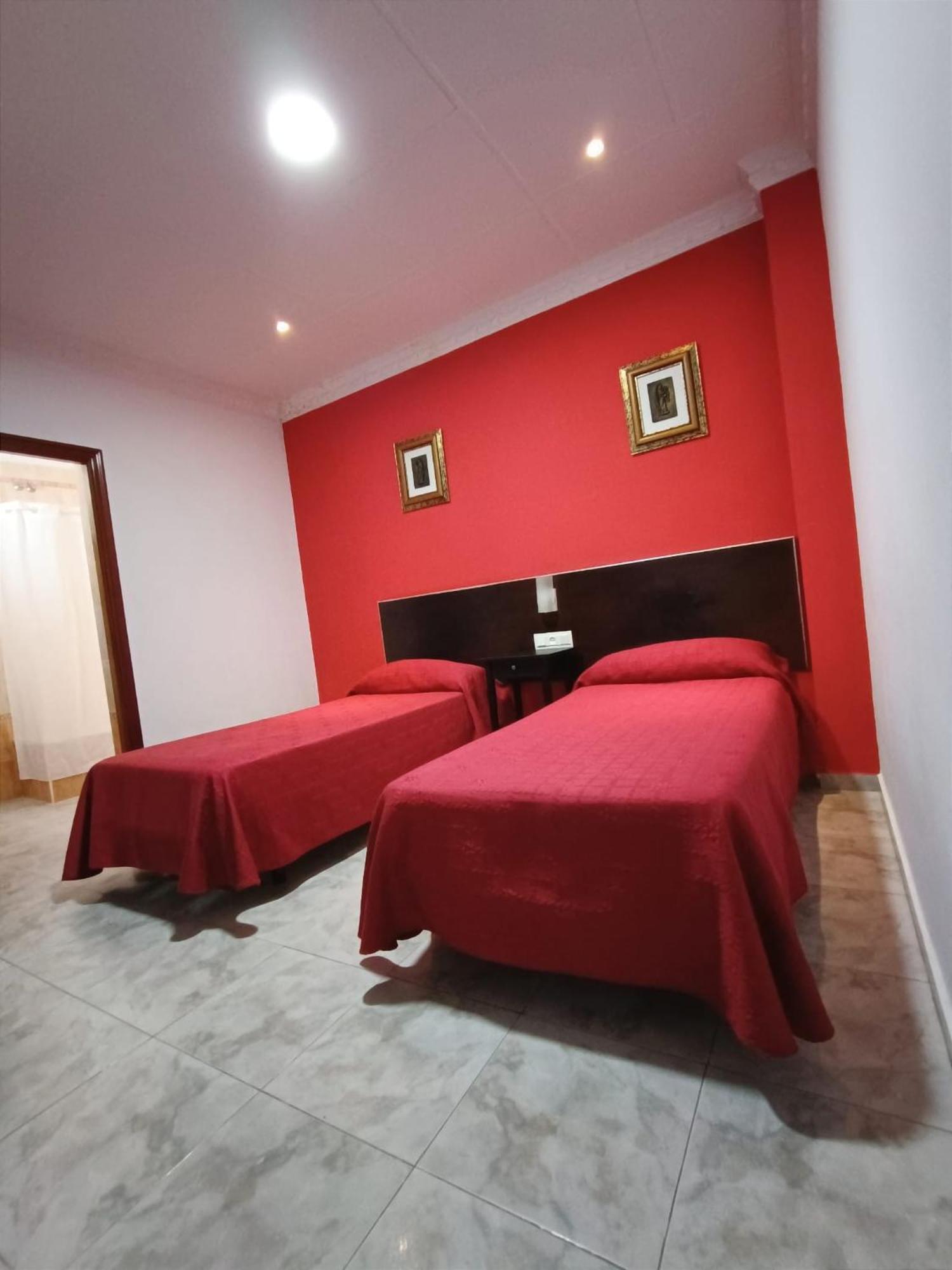 Hostal El Lirio Bollullos Par del Condado Bagian luar foto
