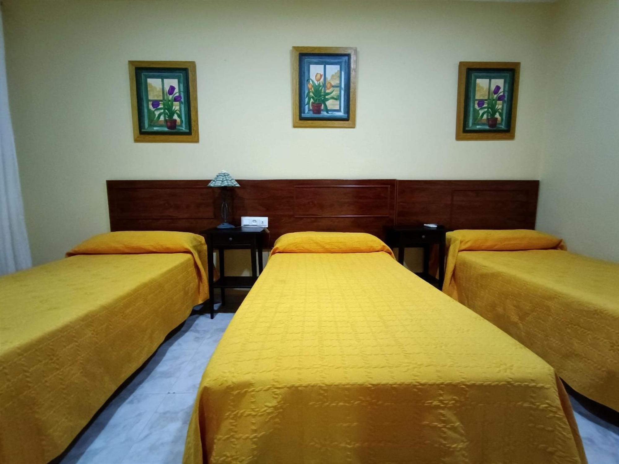 Hostal El Lirio Bollullos Par del Condado Bagian luar foto