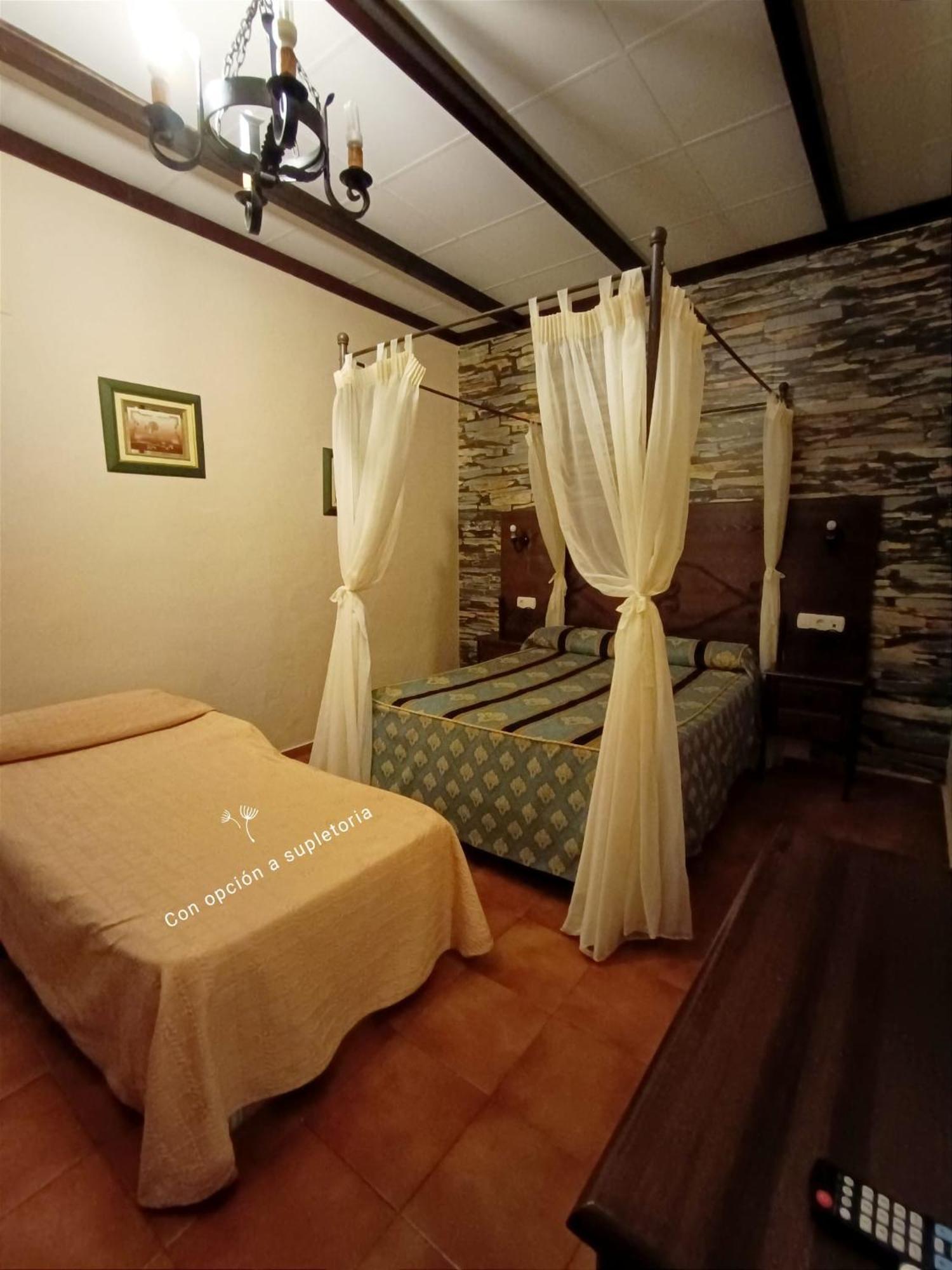 Hostal El Lirio Bollullos Par del Condado Bagian luar foto