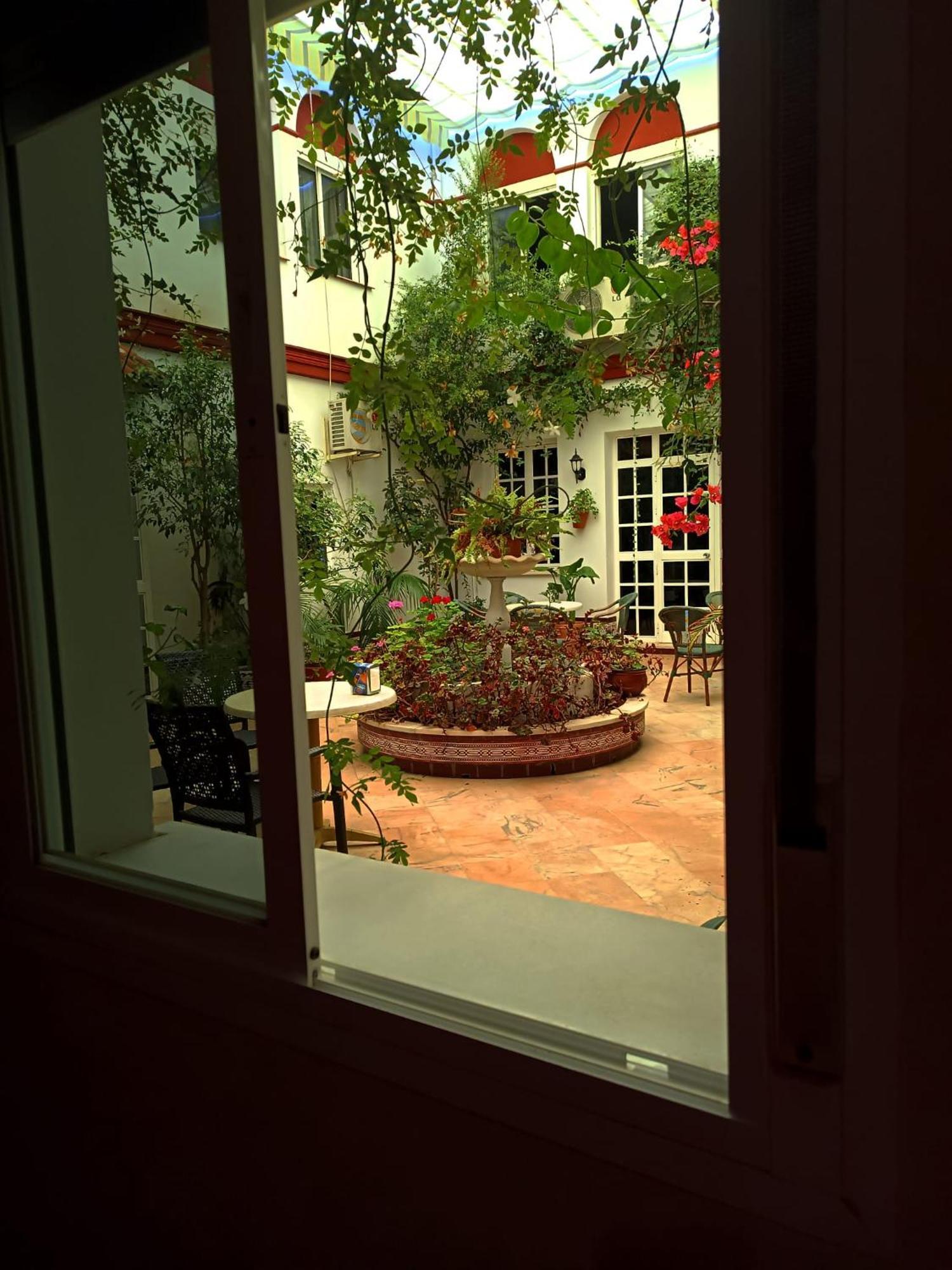 Hostal El Lirio Bollullos Par del Condado Bagian luar foto