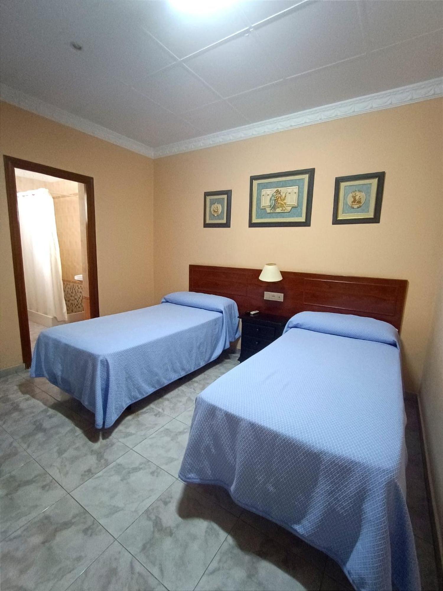 Hostal El Lirio Bollullos Par del Condado Bagian luar foto