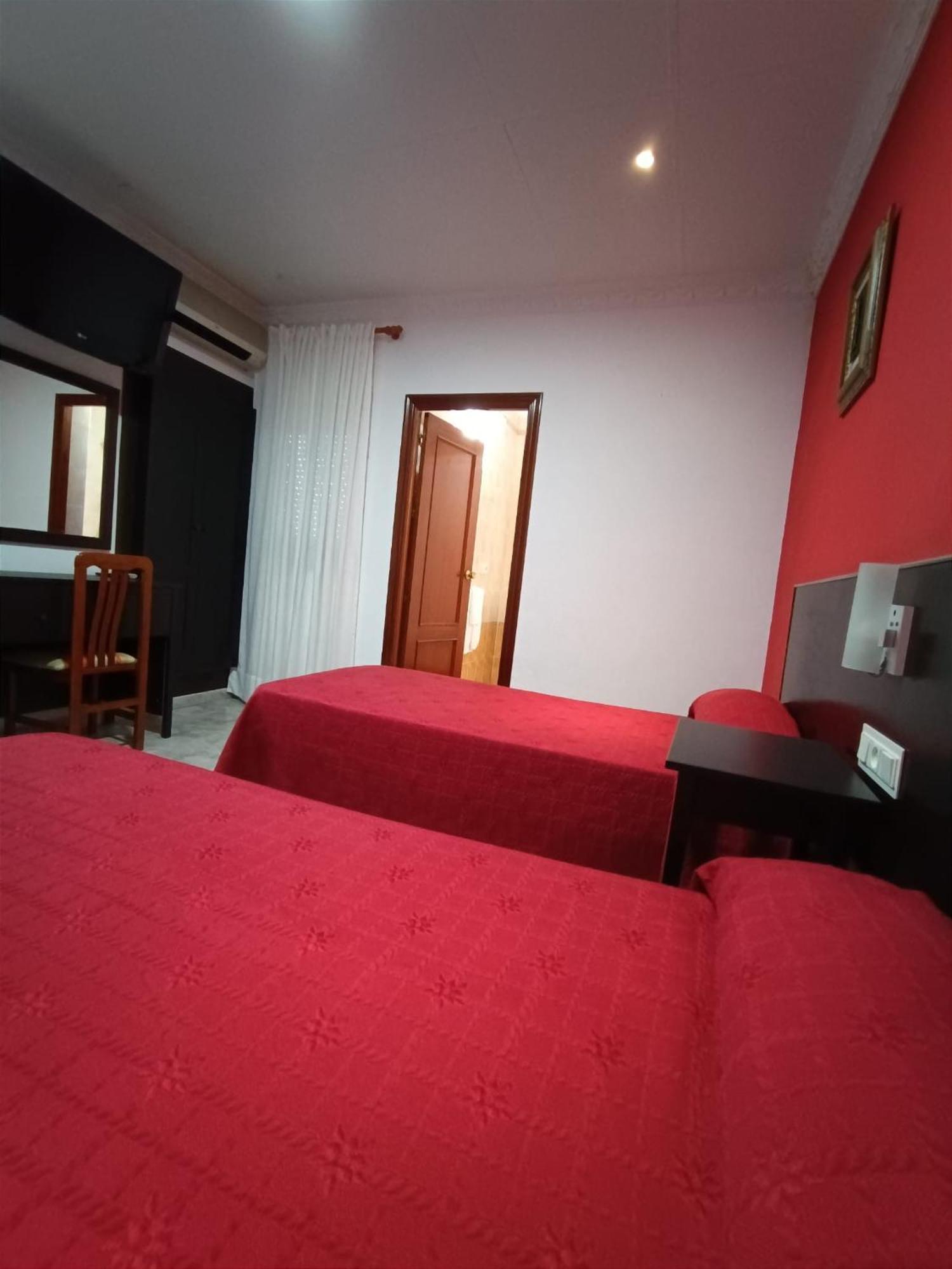 Hostal El Lirio Bollullos Par del Condado Bagian luar foto